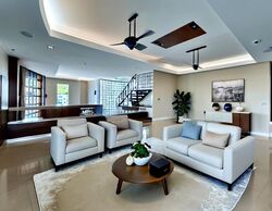 East Coast Hill (D16), Semi-Detached #532179031